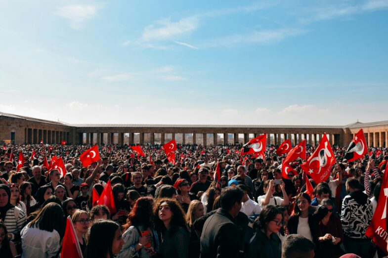 23 Nisan Ulusal Egemenlik ve Çocuk Bayramı: Geleceğin Teminatı Çocuklara Armağan Bir Bayram 23 Nisan Kutlamaları